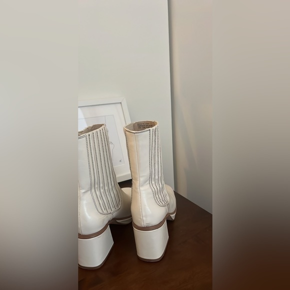 Beige Urban Outfitters Ava Boots, worn twice size 6 - Picture 3 of 5